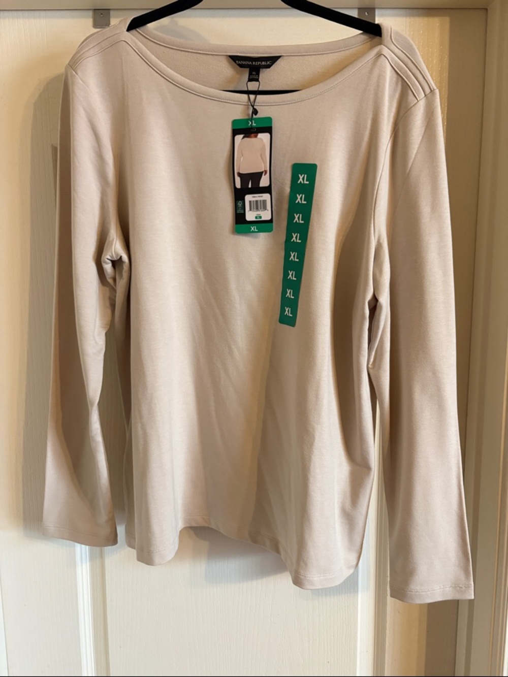 Banana Republic Long Sleeve Boatneck Top in Light Cream - size XL
